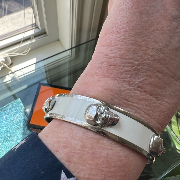 Alexander McQueen skull bracelet - Picture 2 of 5